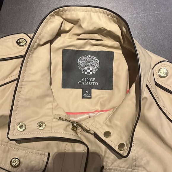 Vince Camuto Military-Inspired short Utility Trench - Picture 3 of 5